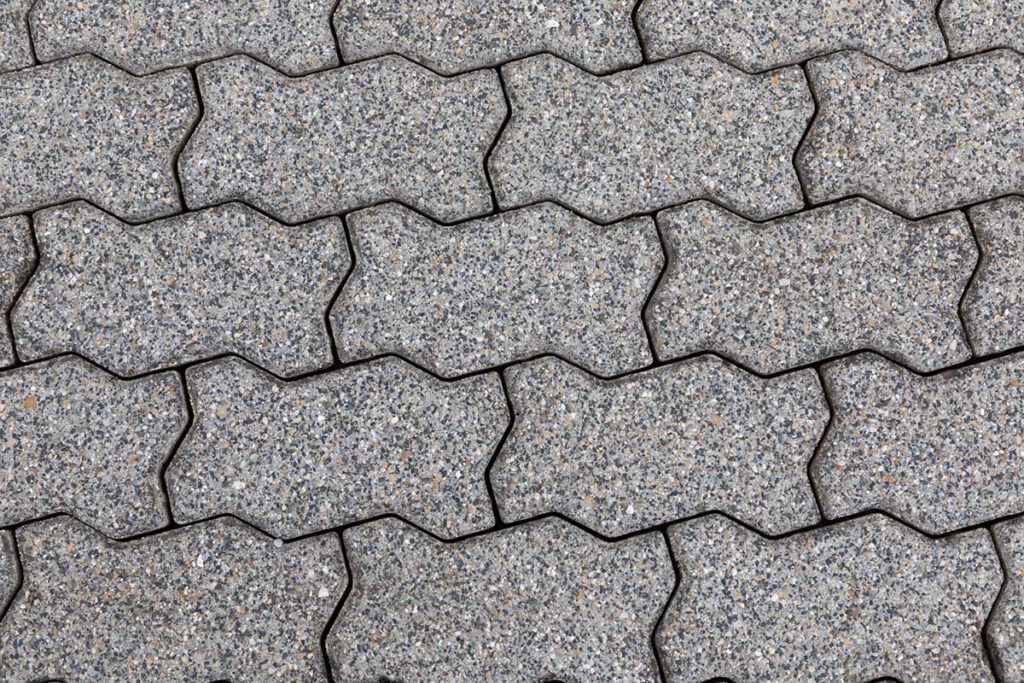 Frisch gereinigtes Pflaster