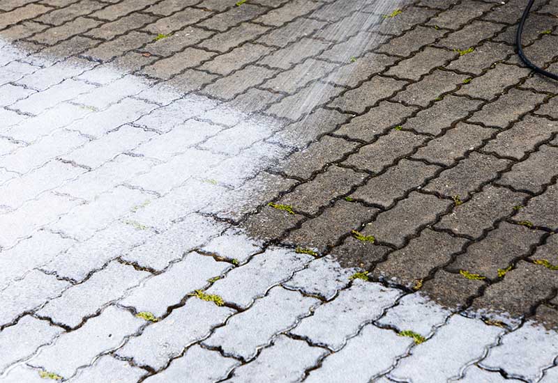Reinigung mit Spezialreinigungsmittel